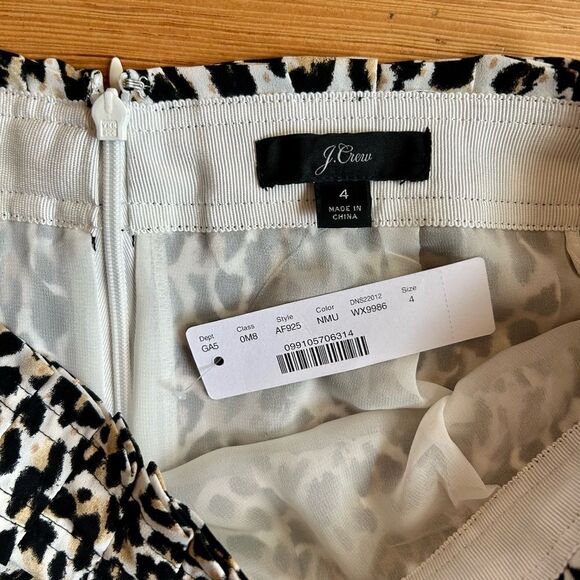 J. Crew Pleated Midi Skirt in leopard. Size 4 NWT. - Picture 6 of 13